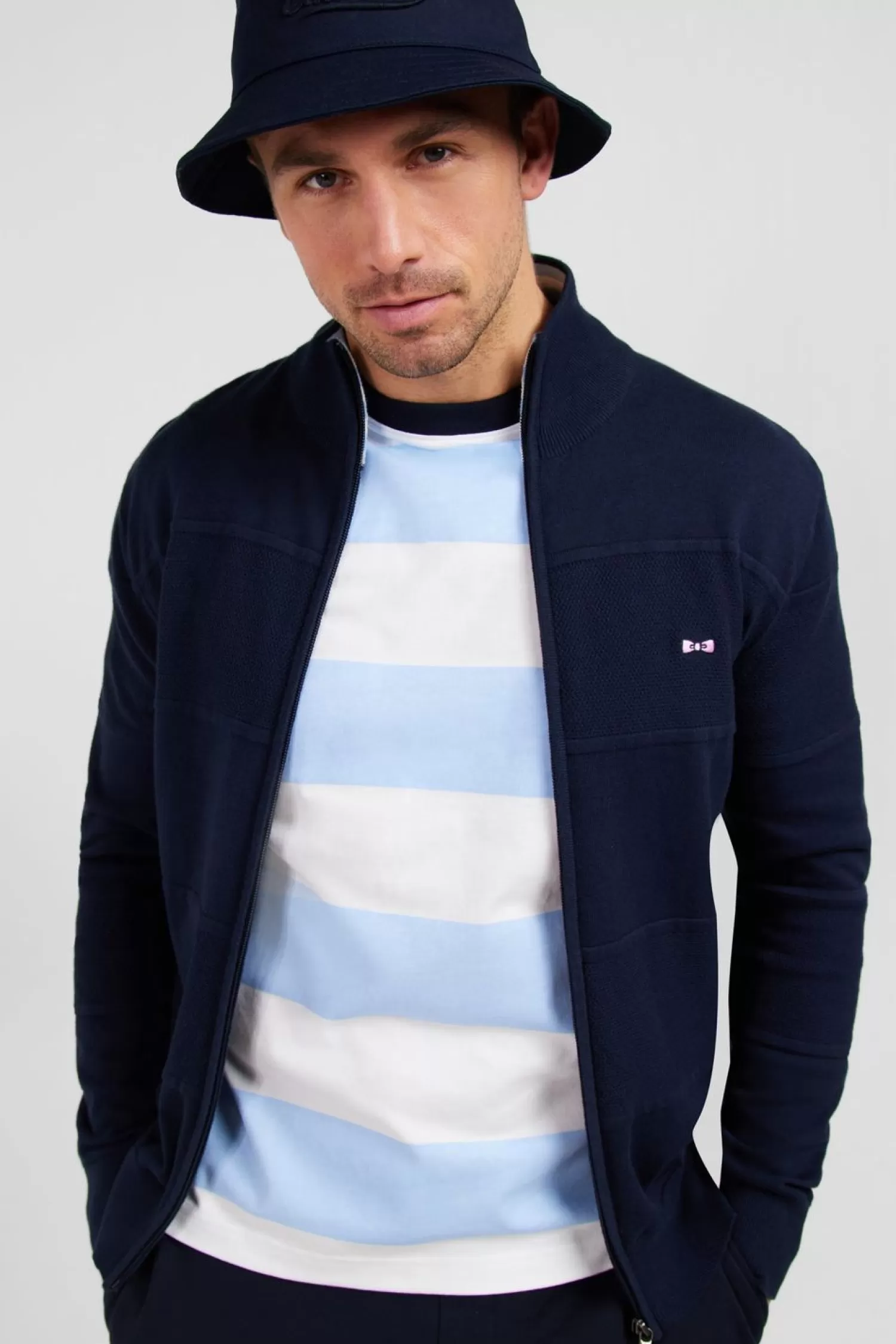 cardigan_zippe_bleu_marine_en_jeu_de_maille_2-1.webp Eden Park Cardigan Zippe Bleu Marine En Jeu De Maille-Homme Cardigans