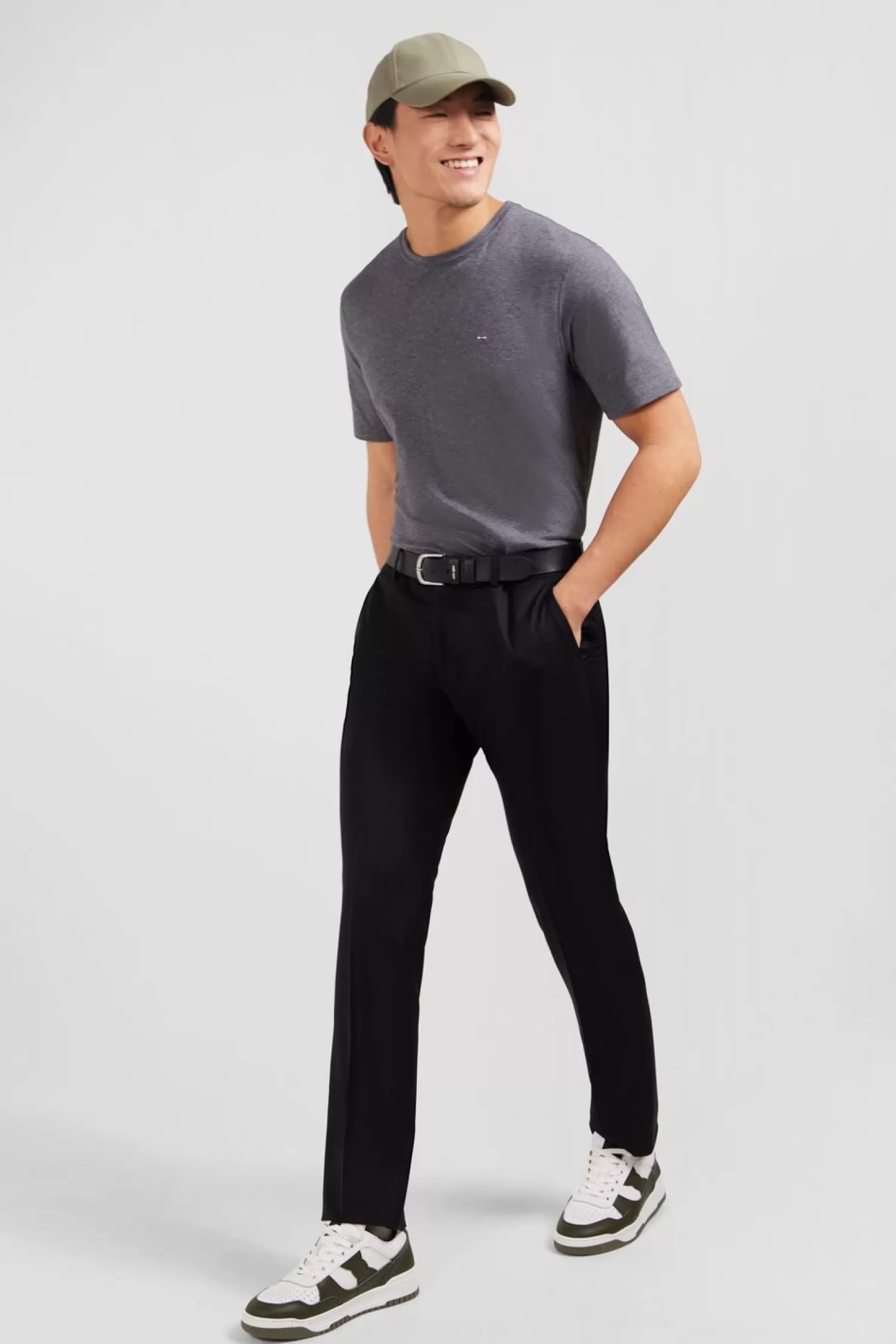 pantalon_slim_noir_en_laine_a_plis_casses_3.webp Eden Park Pantalon Slim Noir En Laine A Plis Casses-Homme Pantalons