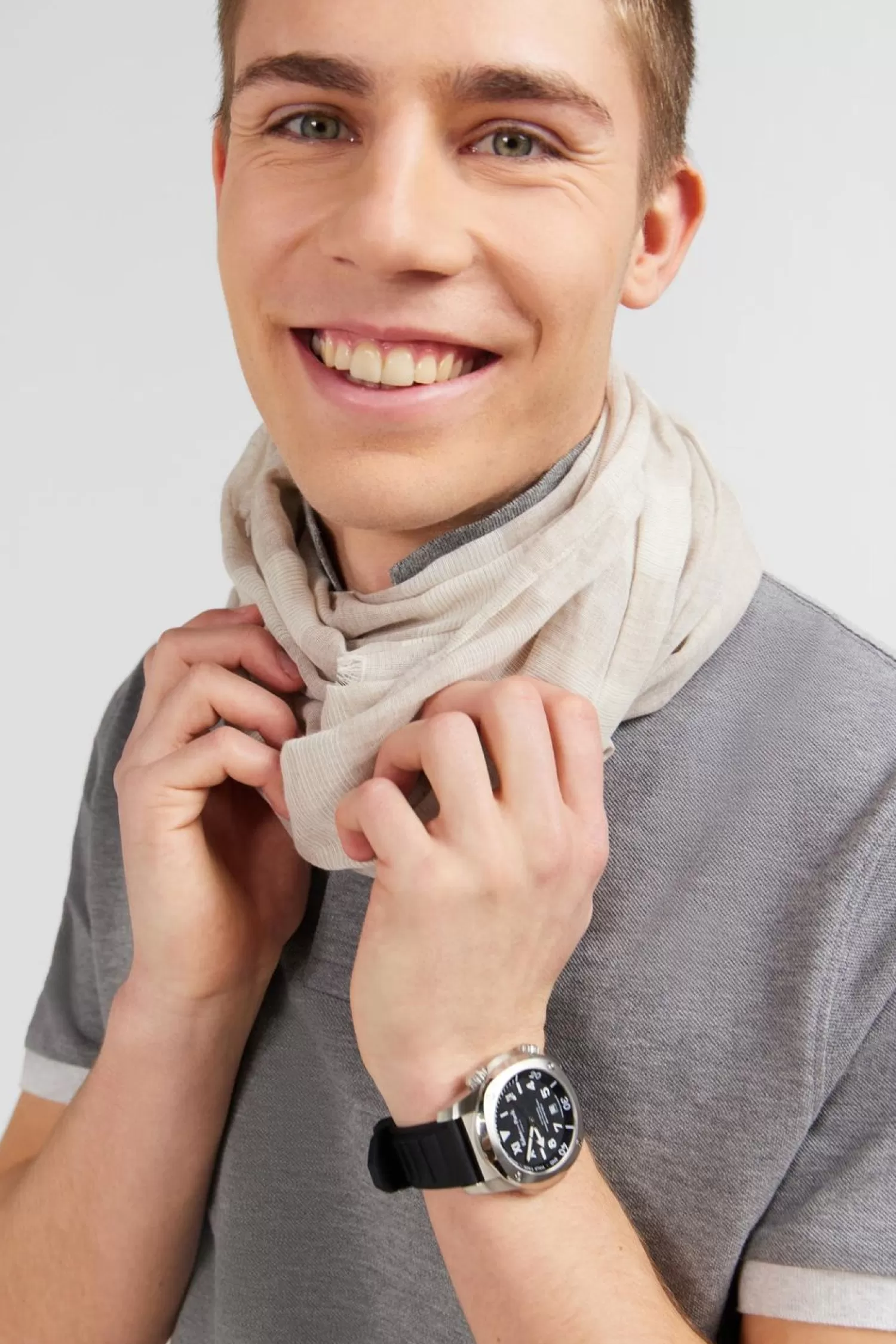 polo_gris_a_manches_courtes_2.webp Eden Park Polo Gris A Manches Courtes-Homme Polos