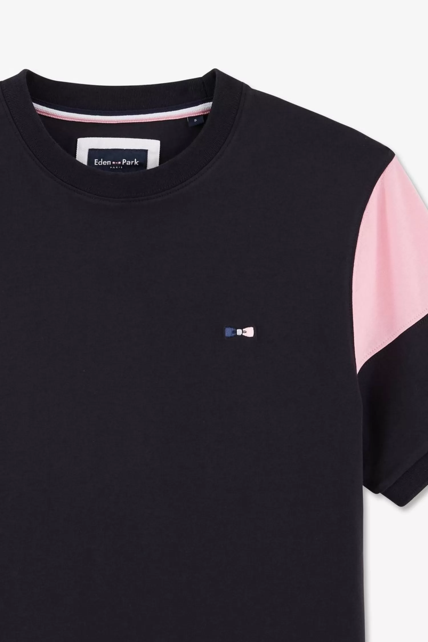 tshirt_manches_courtes_marine_en_coton_embleme_noeud_papillon_6.webp Eden Park T-Shirt Manches Courtes Marine En Coton Embleme Noeud Papillon-Homme T-Shirts